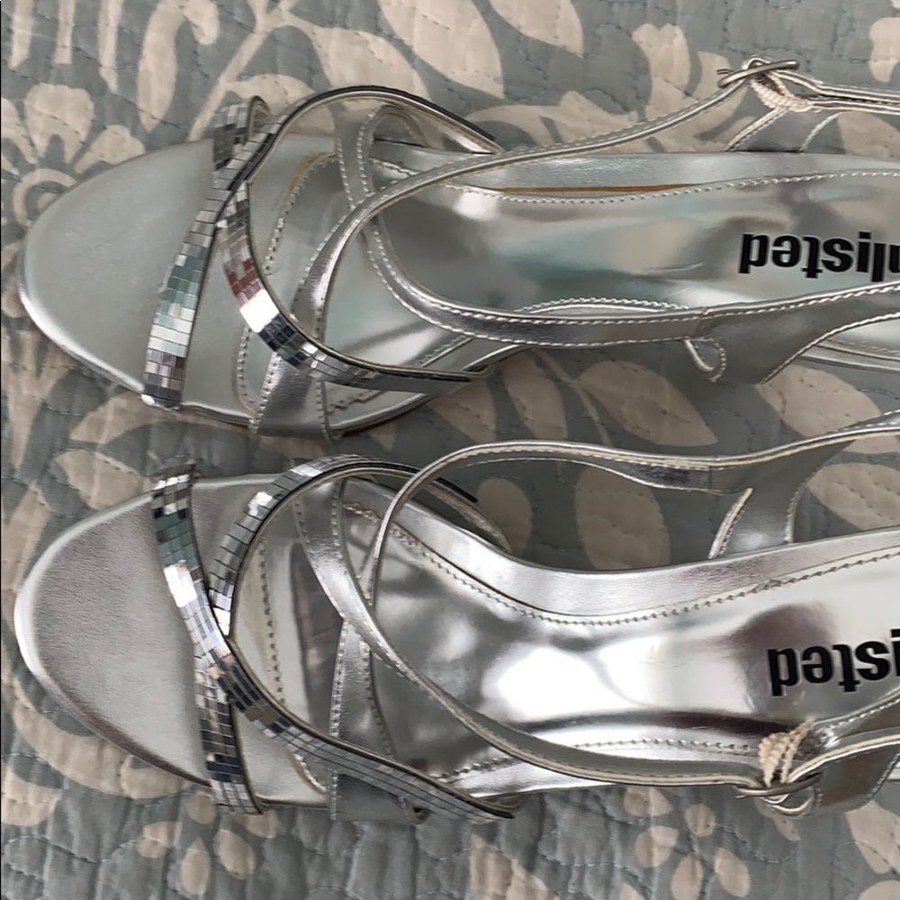 Shoes - Picture 4 of 4